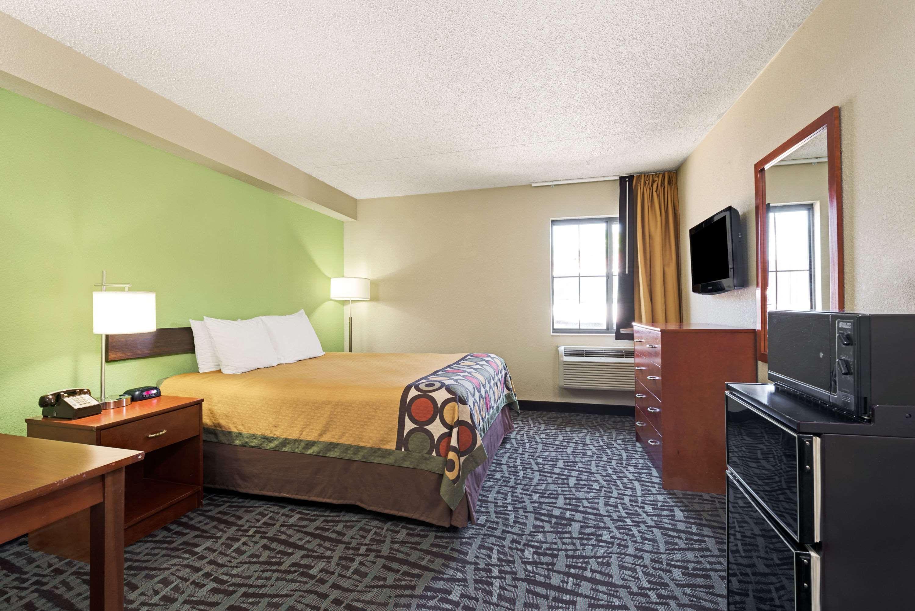 Spark By Hilton Wichita East Exterior photo
